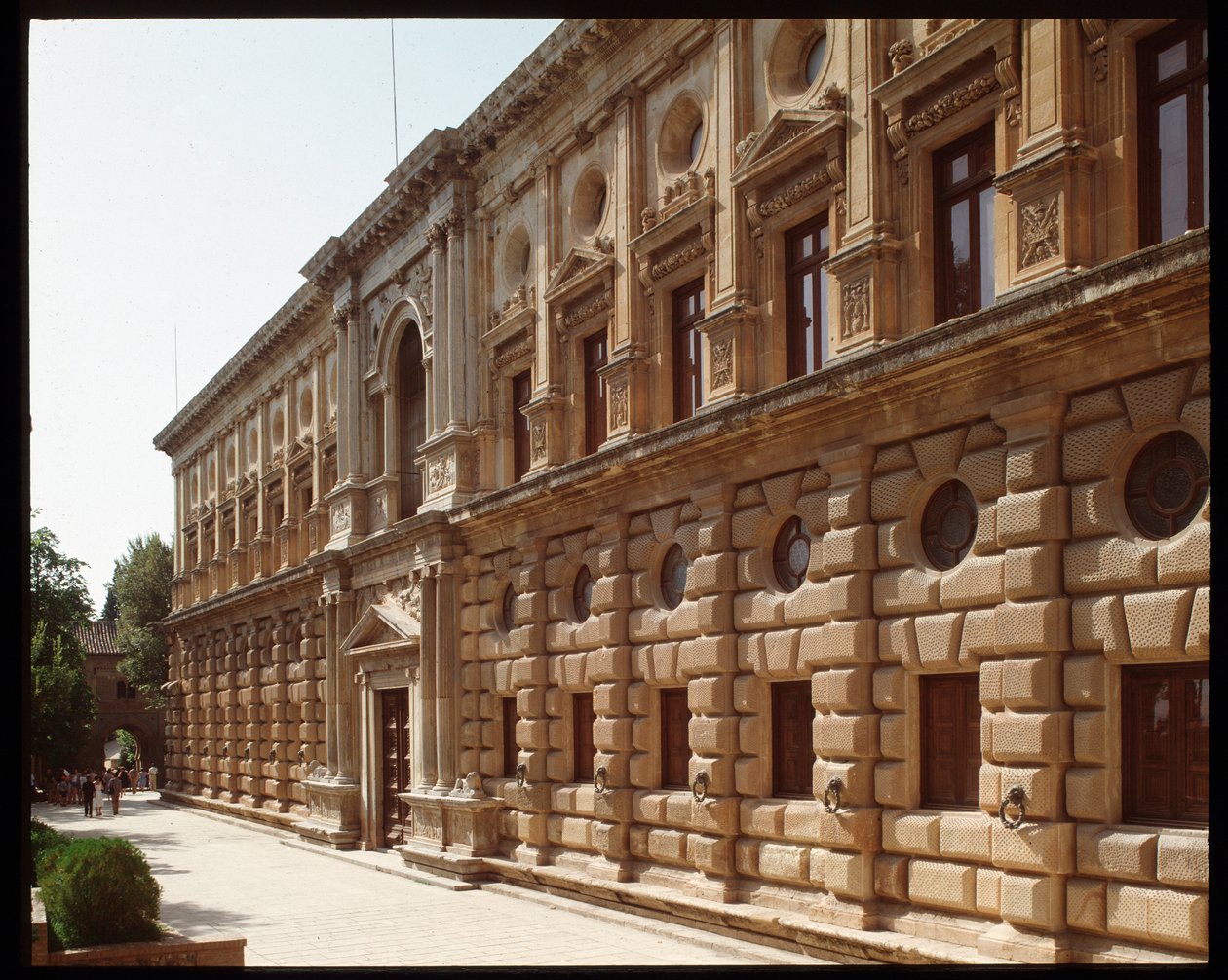 Kilátás V. Károly palotájára alkotó: Islamic School