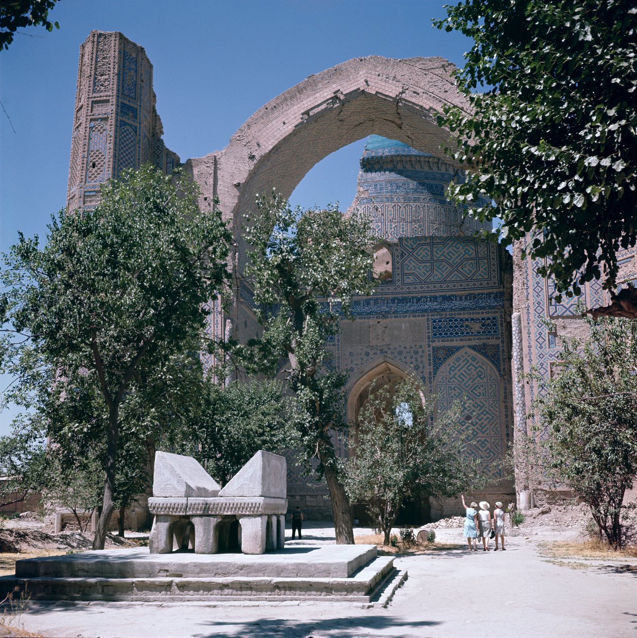 Kilátás az udvarra, 1399-1404 alkotó: Islamic School