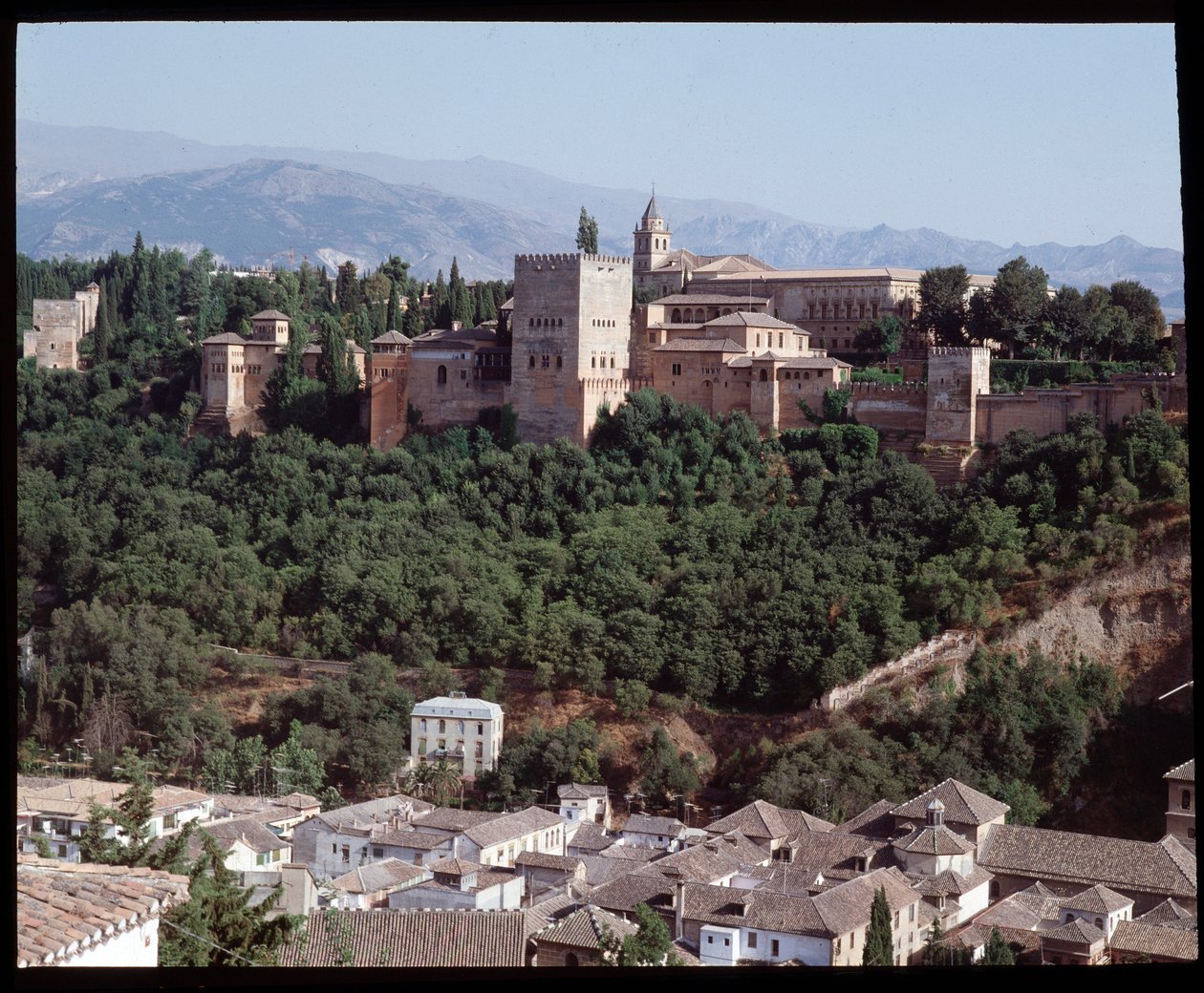 Kilátás az erődre és az Alhambra palotára alkotó: Islamic School