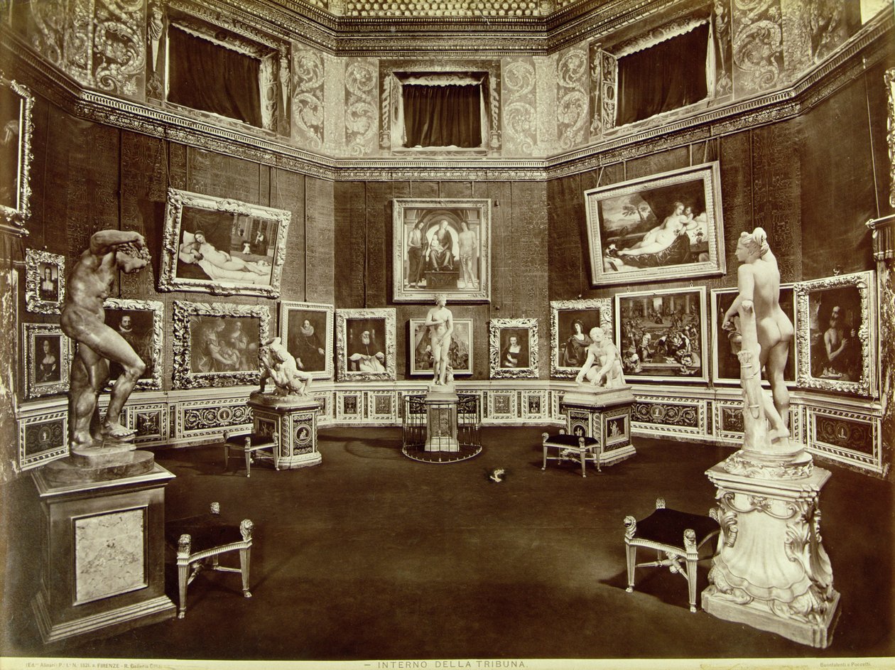 Kilátás az Uffizi Képtár Tribune termére, amelyet Bernardo Buontalenti (1531-1608) tervezett alkotó: Italian School