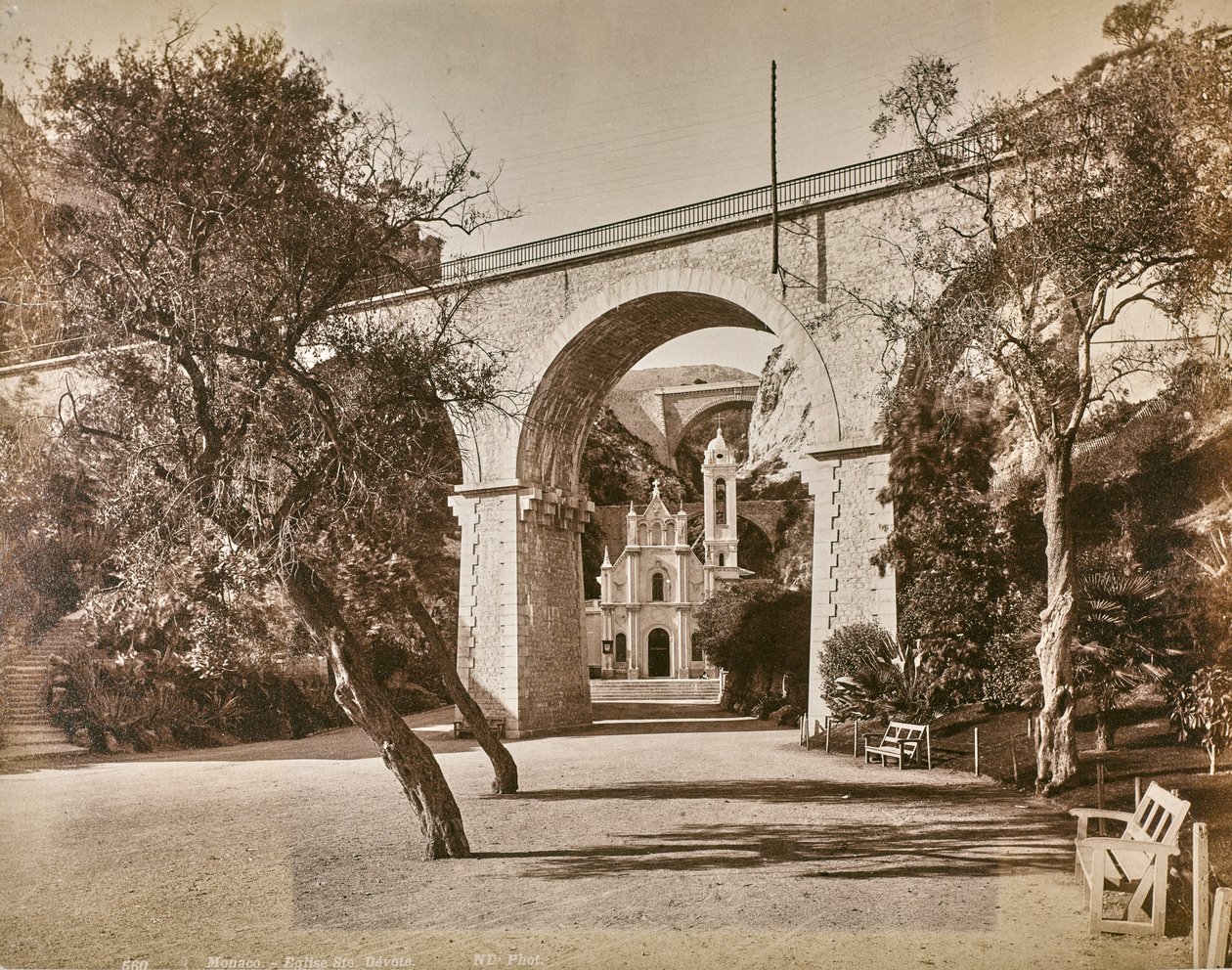 "Genoa and Pisa" album: Sainte Dévote kápolna Monacóban, 1880-90 körül (f/w fotó) alkotó: Italian Photographer