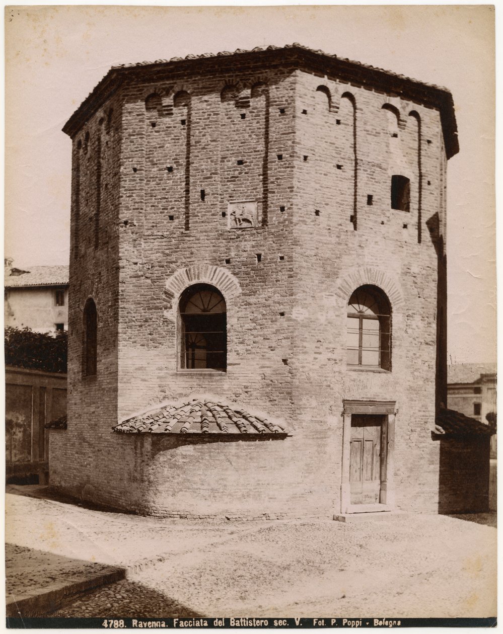 Neon vagy ortodox keresztelőkápolna, Ravenna, Emilia-Romagna, Olaszország, Pietro Poppi fényképe, Bologna, 1900 körül alkotó: Italian Photographer