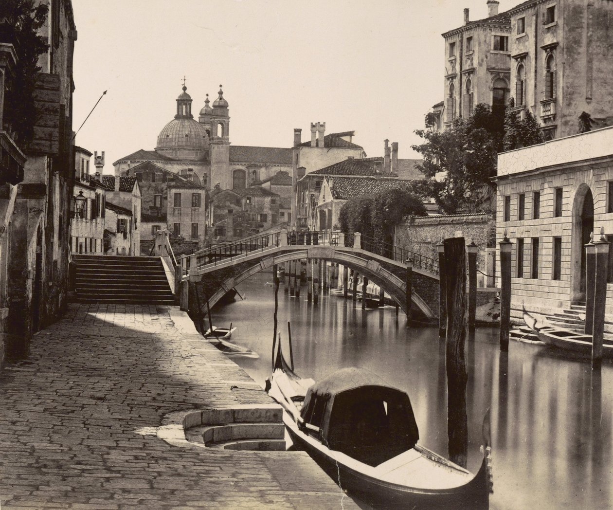 A velencei Rio Ognissanti hídja, 1875 körül alkotó: Italian Photographer