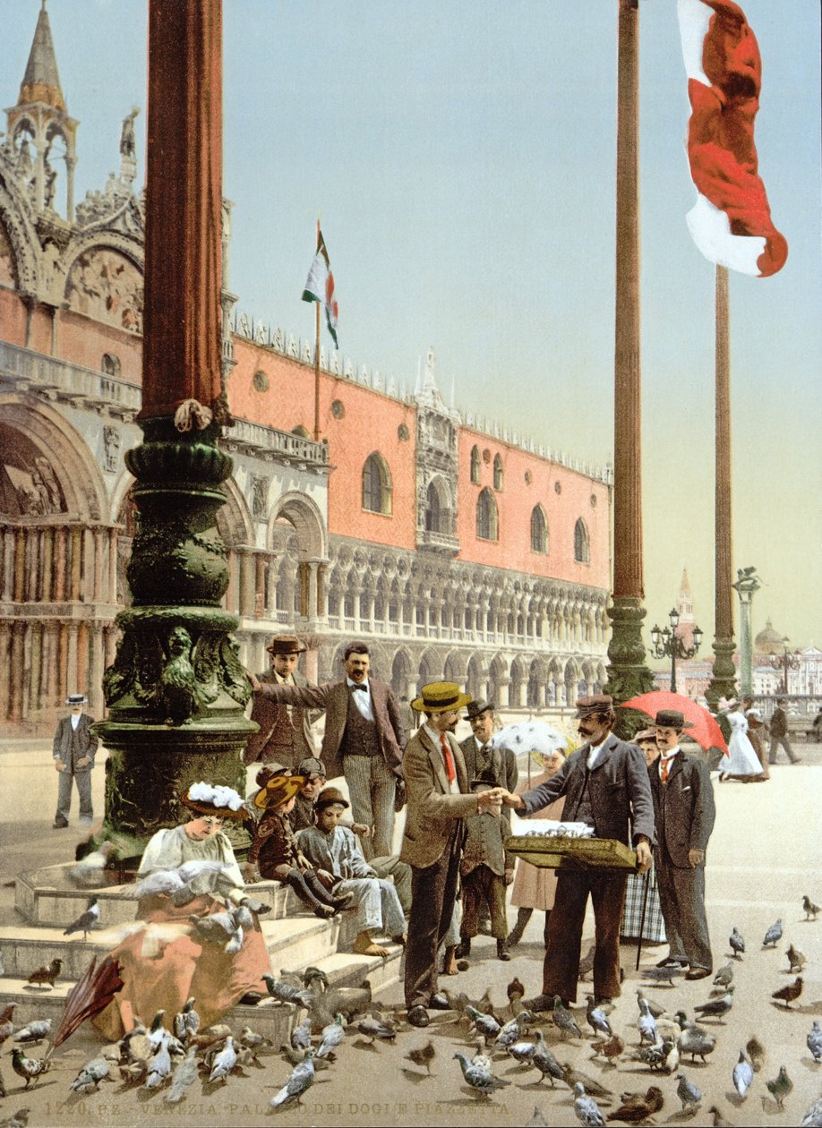 Galambok etetése a velencei Szent Márk téren, 1900 körül alkotó: Italian Photographer