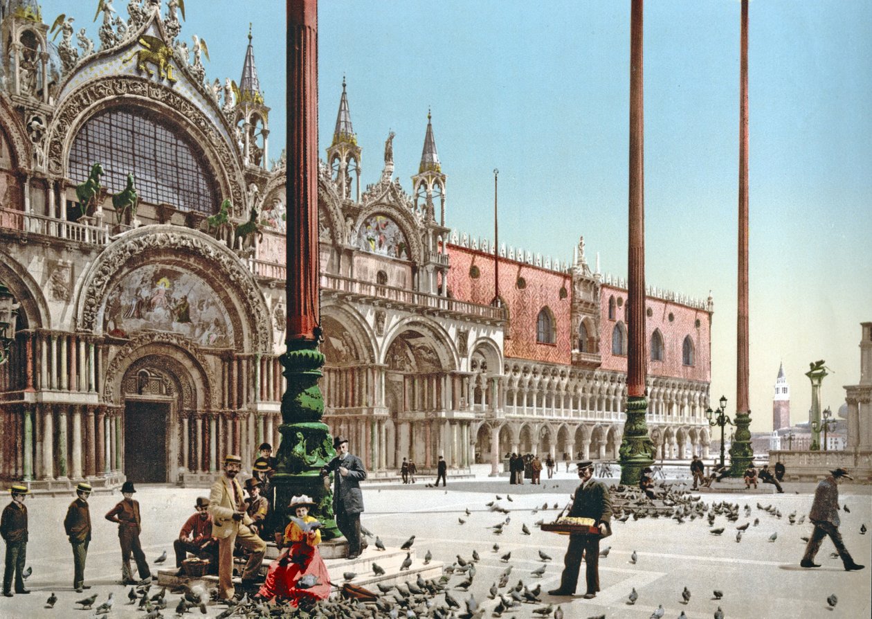 Galambok etetése a velencei Szent Márk téren, 1900 körül alkotó: Italian Photographer