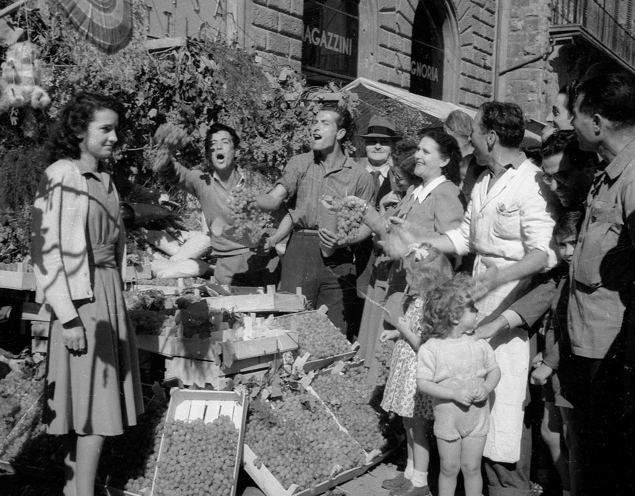 Szőlőfesztivál Firenzében, 1955 körül (zselatin ezüst nyomat) alkotó: Italian Photographer