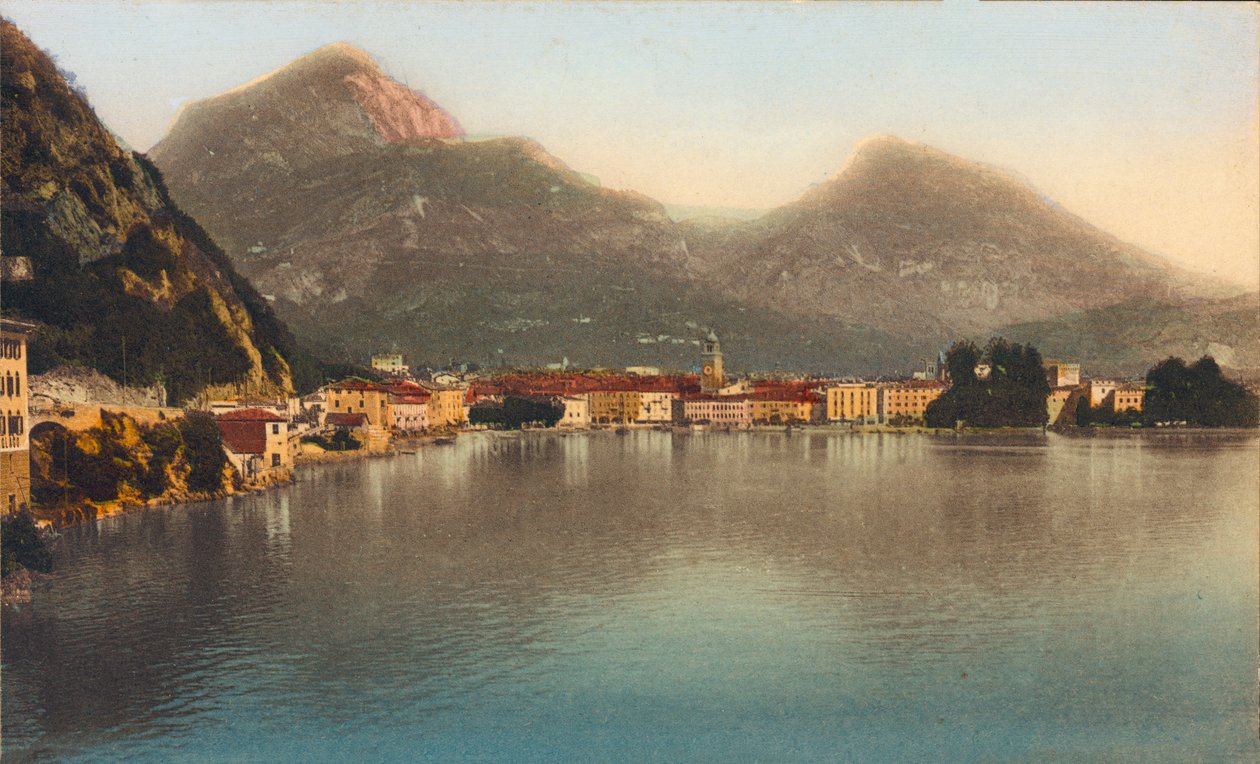 Riva, Garda-tó (színes fotó) alkotó: Italian Photographer
