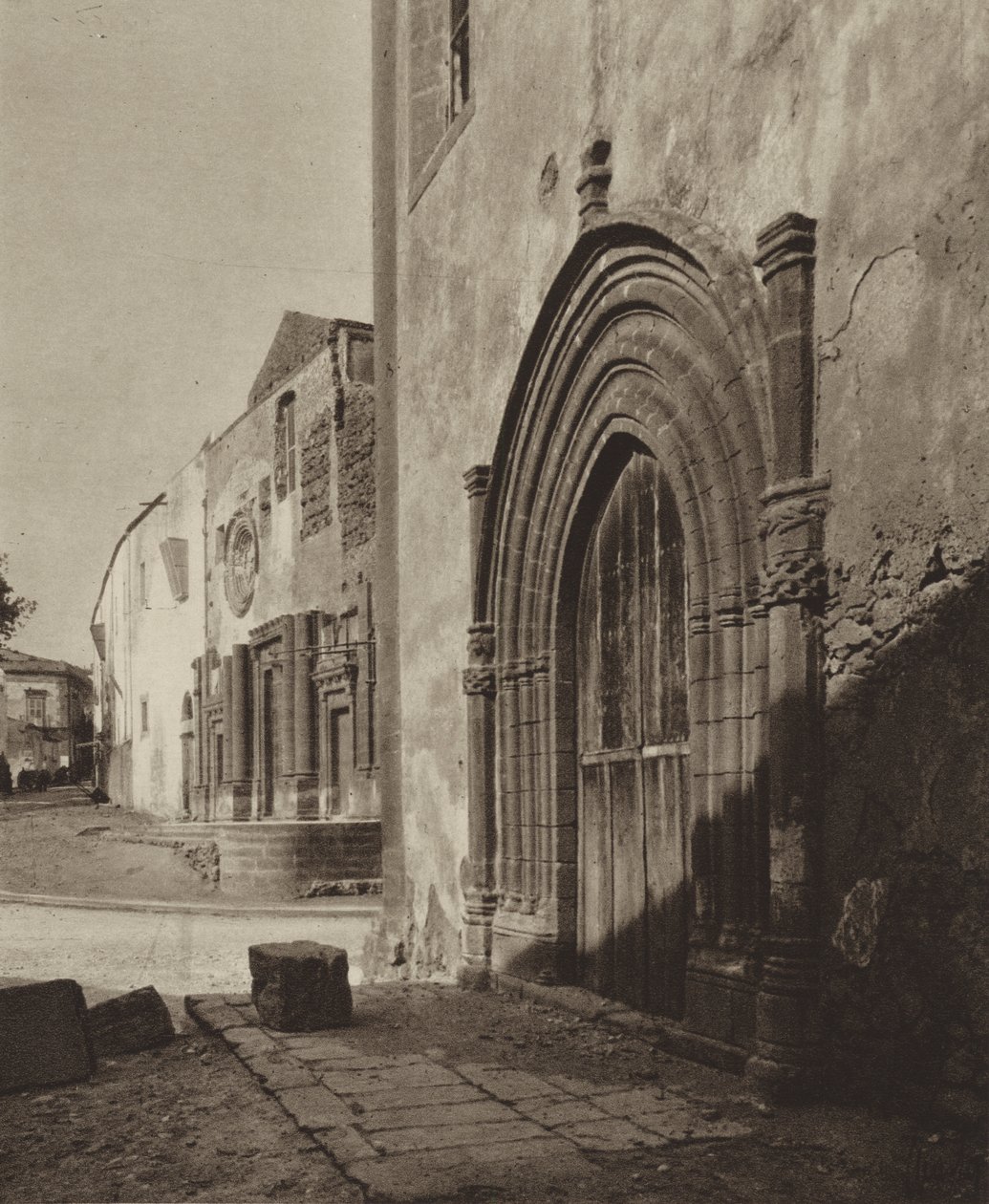 Sicilia / Szicília: Sciacca, gótikus portál (fekete-fehér fotó) alkotó: Italian Photographer