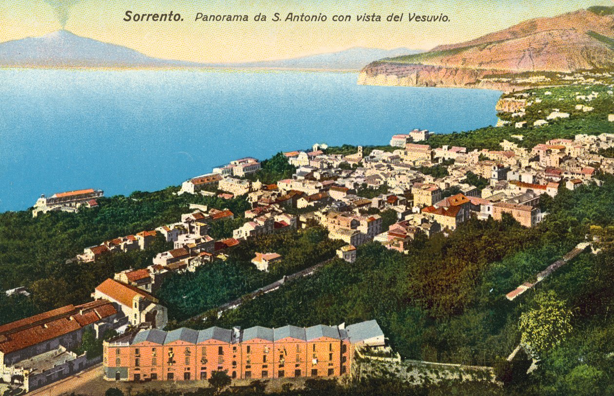 Sorrento, panoráma S Antonio felől a Vezúvra (színes fénykép) alkotó: Italian Photographer