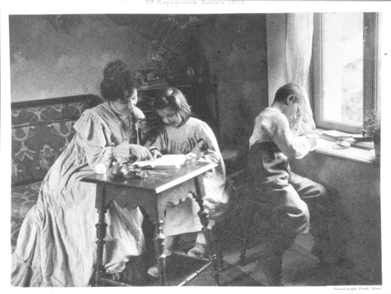 The Reading Lesson, 1905 (ezüst-bromid zselatin nyomat) alkotó: Italian Photographer