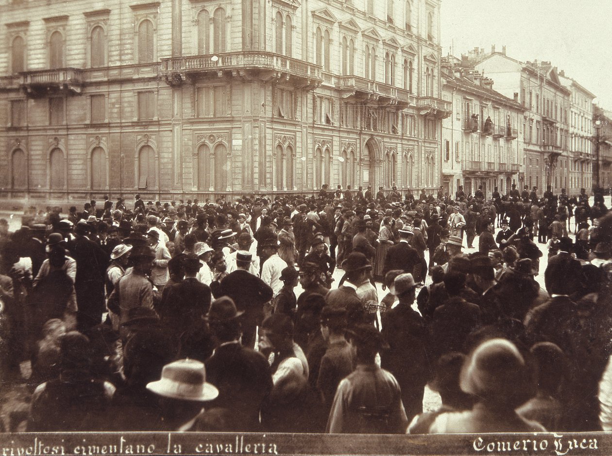 A polgárok kihívják Bava Beccaris tábornok lovasságát a milánói zavargások idején, 1898. május 6-9. alkotó: Italian School