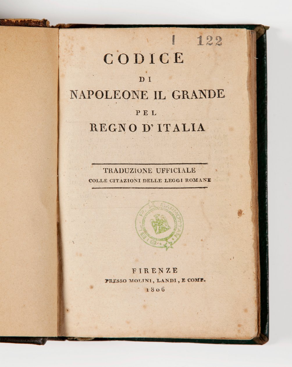 Nagy Napóleon törvénykönyve az Olasz Királysághoz, a címlapon megnyitva, kiadva Firenze, Molini, Landi et Cie, 1806 (nyomtatott papír) alkotó: Italian School