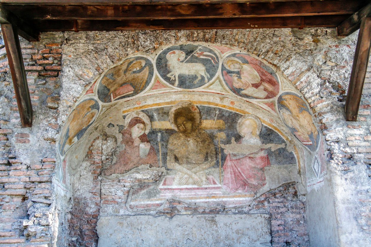 Krisztus lerakása Szűz Mária, Szent János között, evangélisták szimbólumaival és Agnus Dei íve között alkotó: Italian School