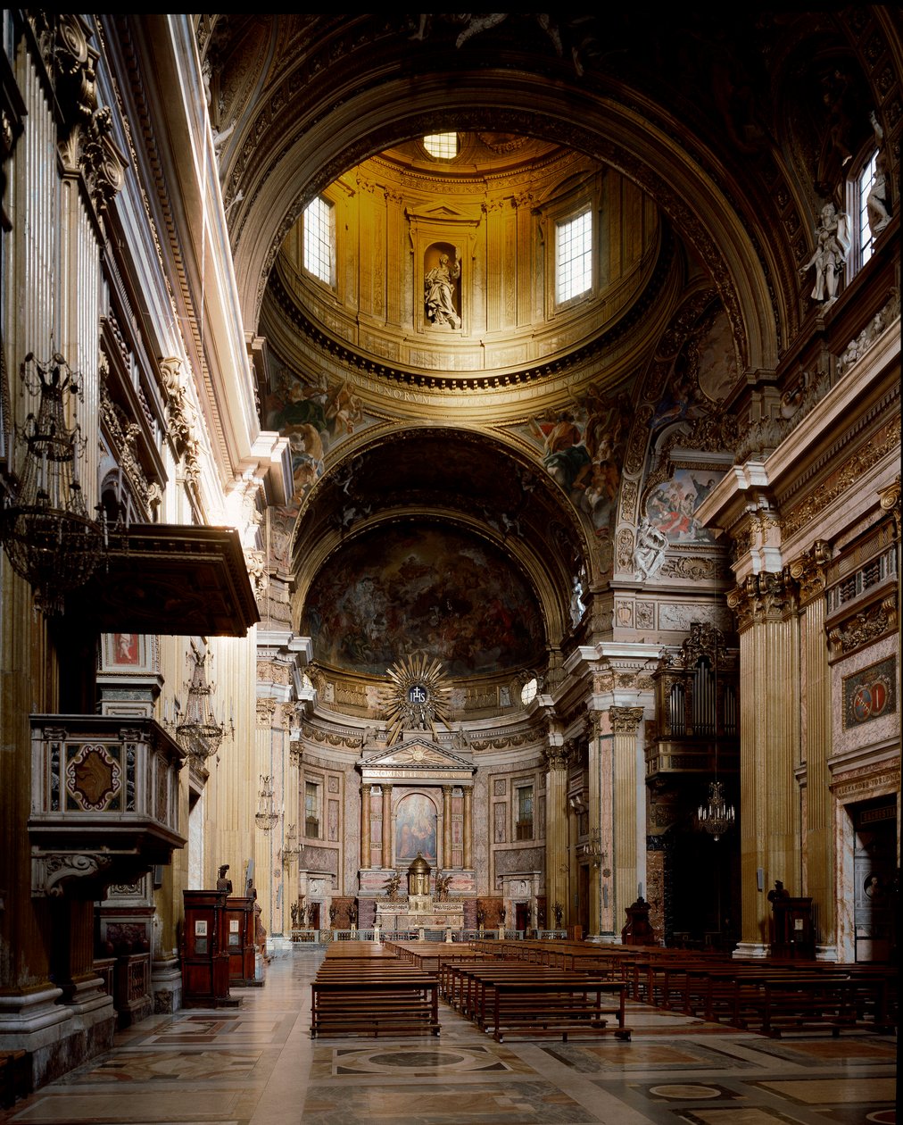 A Gesu jezsuita templom belső képe alkotó: Italian School