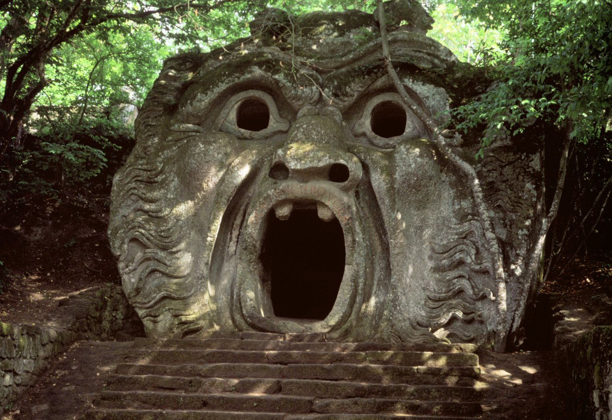 Fantasztikus barlang szája, kőszobor a "Parco dei Mostriban" alkotó: Italian School