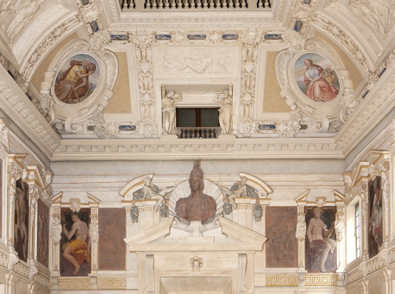 Múzsák, évszakok, kariatidok és Minerva vagy Mars mellszobra alkotó: Italian School