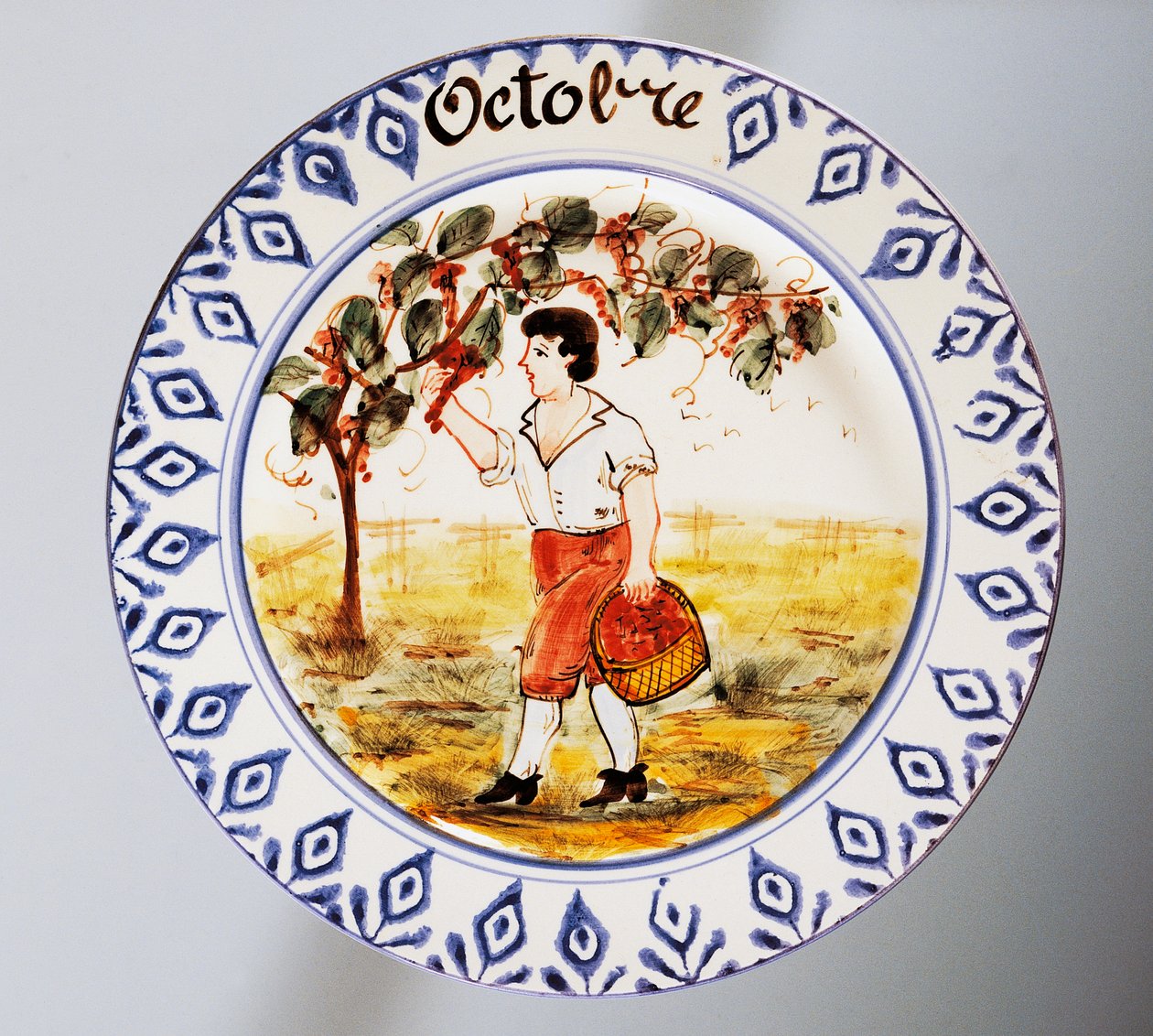 Hónapokat ábrázoló tányér, október, agyagedény, Nove di Bassano gyártmány, Veneto régió, Olaszország, 20. század. alkotó: Italian School