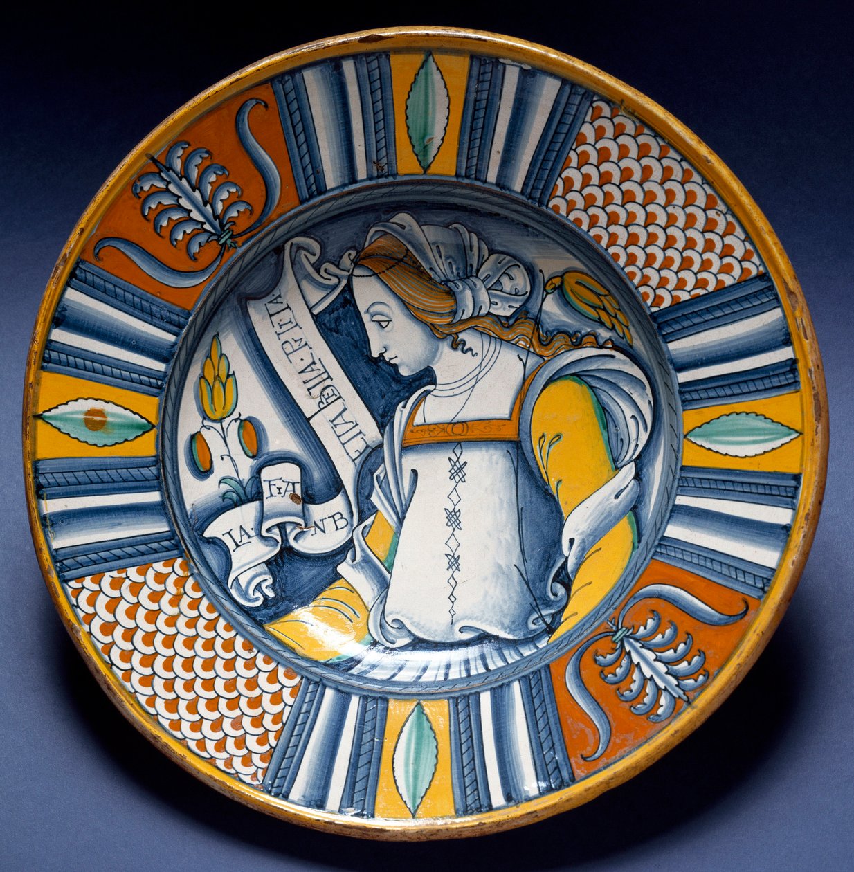 Fiatal hölgy portréja Kerámia tányér gyártott Deruta, Olaszország. 1520 Firenze környékén, Museo Nazionale del Bargello – Egy fiatal hölgy portréja. Kerámia lemez az olaszországi Deruta cégtől. kb.1520. Bargello Nemzeti Múzeum, Firenze, Olaszország alkotó: Italian School