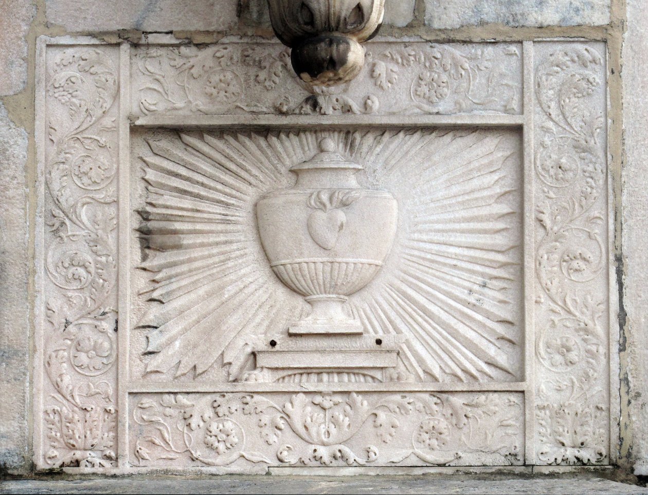 A Szent Grál ábrázolása a milánói dómban (Duomo di Milano) alkotó: Italian School