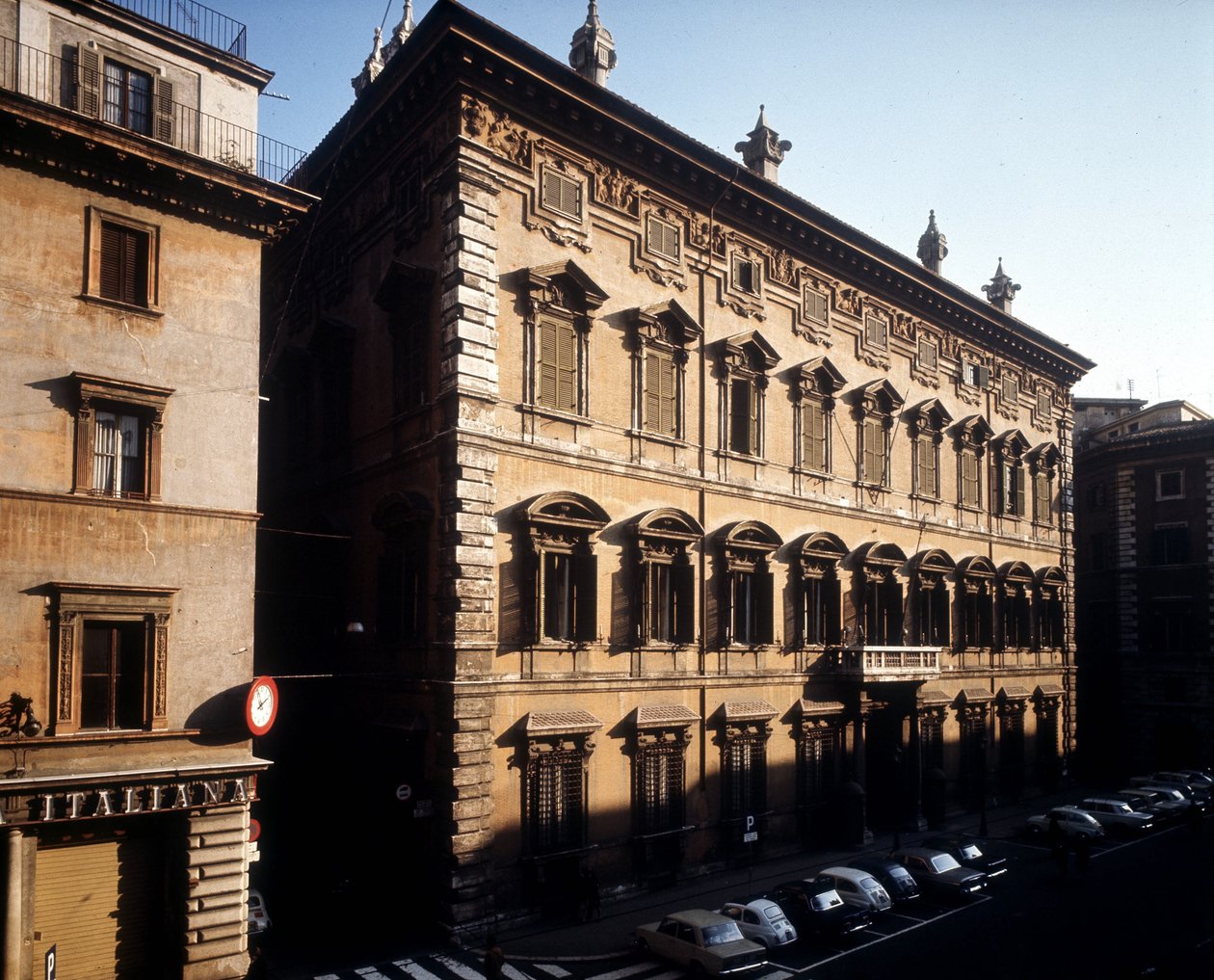 A római Madame-palota. alkotó: Italian School