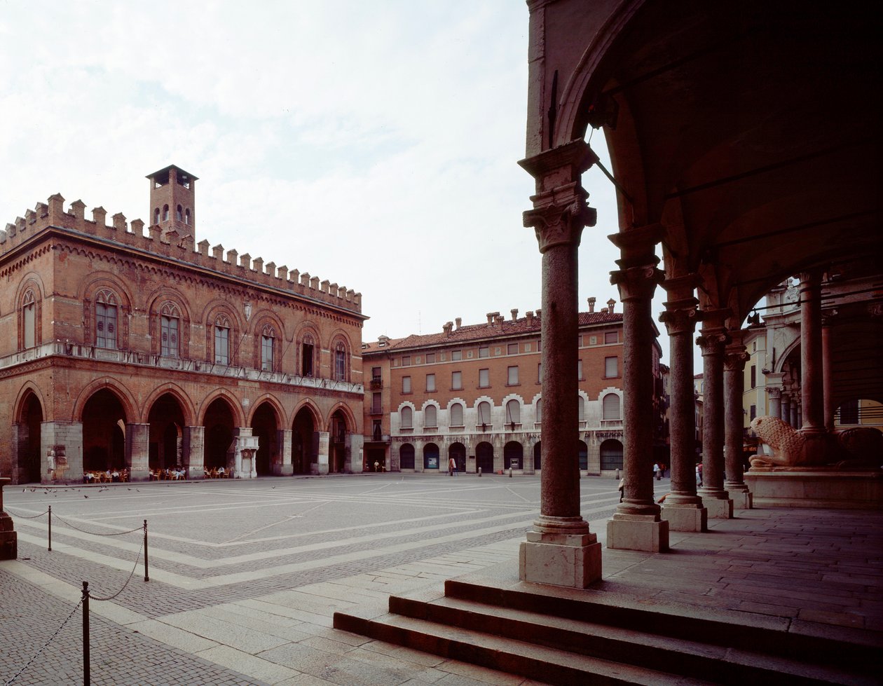 Kilátás a főtérre (Piazza del Comune) alkotó: Italian School