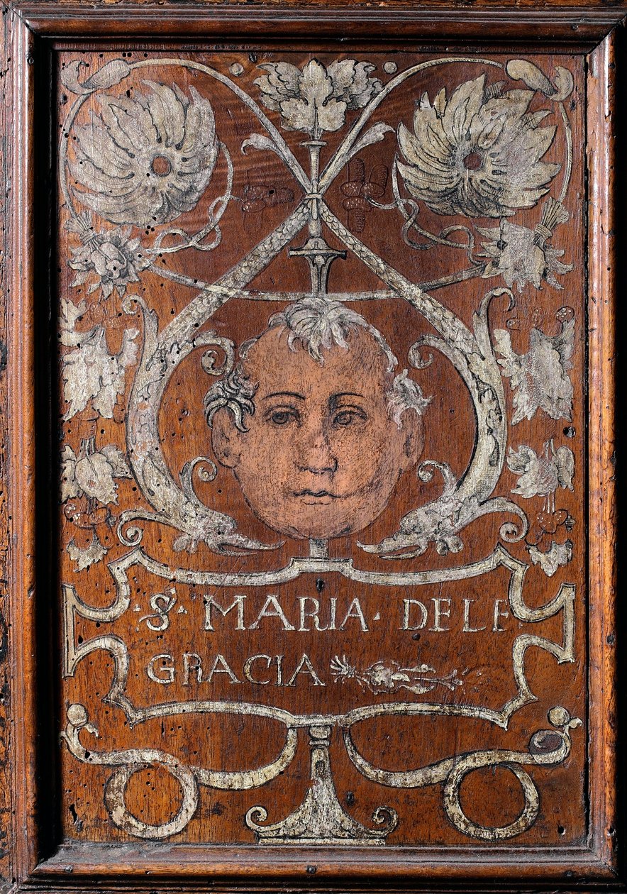 Fa tányér díszítés arccal és "Santa Maria delle Gracia" felirattal, sekrestye del bramante 1429-1481 Basilica di Santa Maria delle Grazie Milan (fa pad arccal és "Santa Maria delle Gracia" felirattal díszítve, Bramante sekrestye alkotó: Italian School