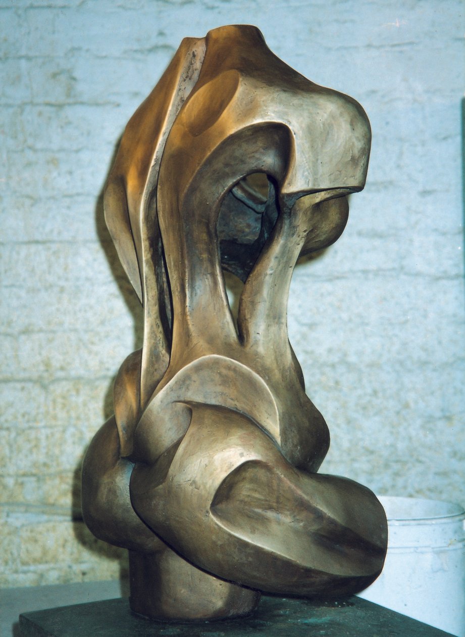 Nő, 2001 (bronz) alkotó: Izabella Godlewska de Aranda