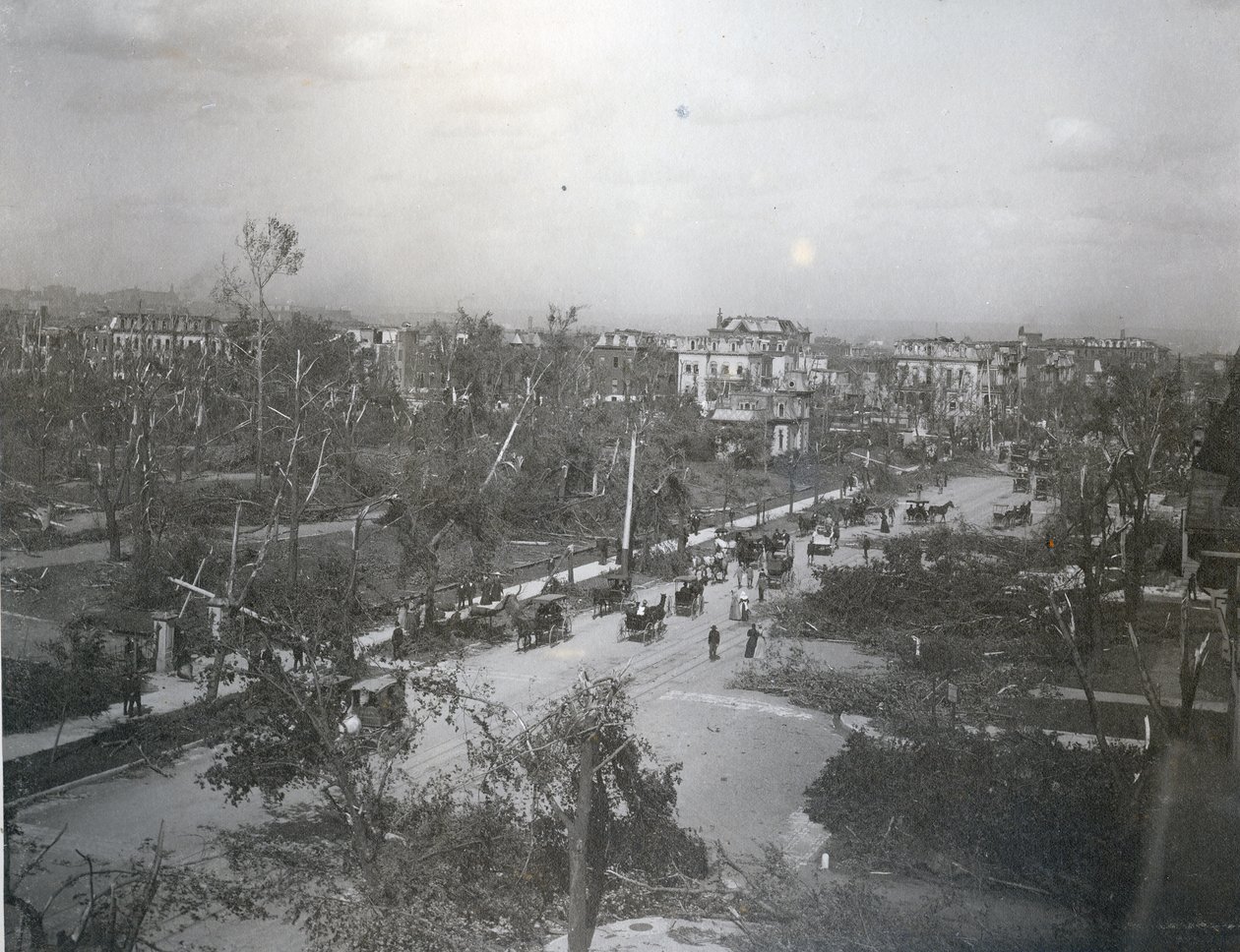 Gyalogos és troliforgalom az Eads -hídon az 1903 -as árvíz idején alkotó: J.C. Strauss