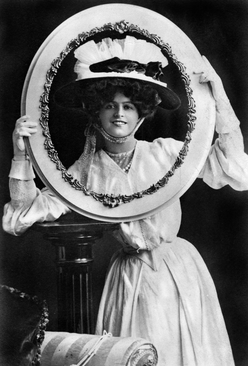 Marie Studholme 1875-1930, angol színésznő, 1904. alkotó: J. Beagles and Co.