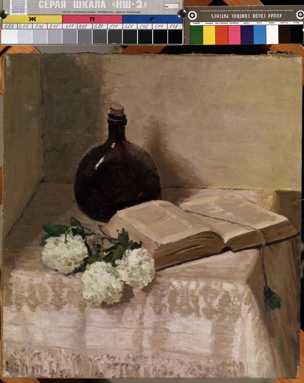 "Csendélet üveggel, nyitott könyvvel és fehér virágokkal" (Csendélet könyvvel) Johannes Hansch festménye (1875-1946) Méret: 45 x 41,5 cm Mikalojus Konstantinas Ciurlionis Szépművészeti Múzeum, Kaunas, Litvánia alkotó: J. Hansch