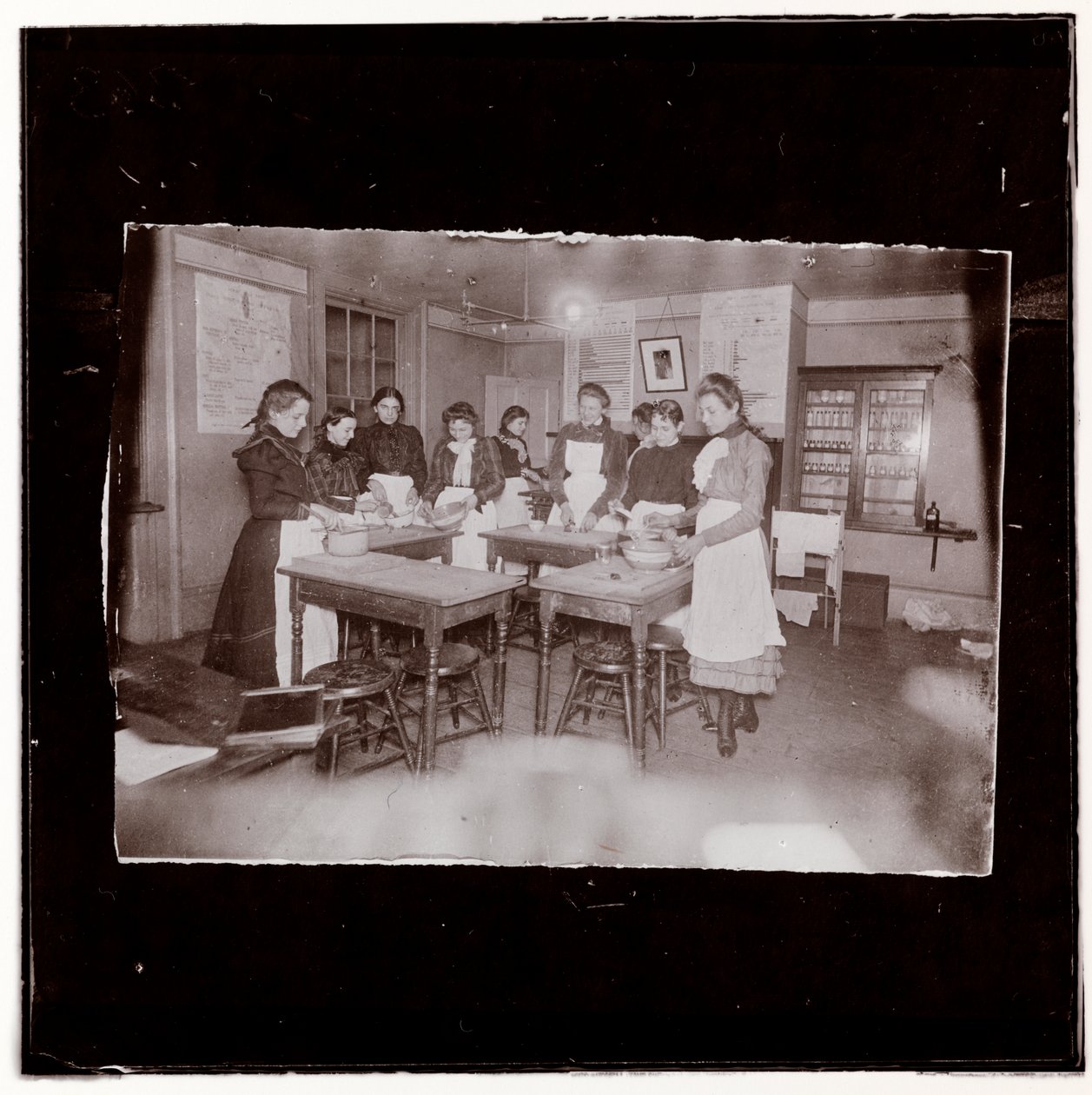 Főzőiskolai osztály College Settlementben. A „főnöki vérmérséklet prédikációja”, 1895 körül alkotó: Jacob August Riis