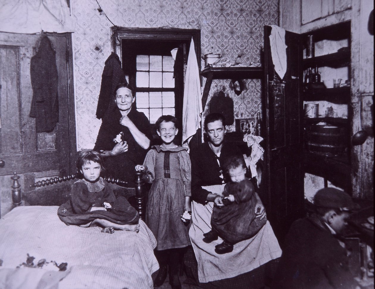 Nyomornegyedi lakóház, New York City 1905 körül (f/w fotó) alkotó: Jacob August Riis