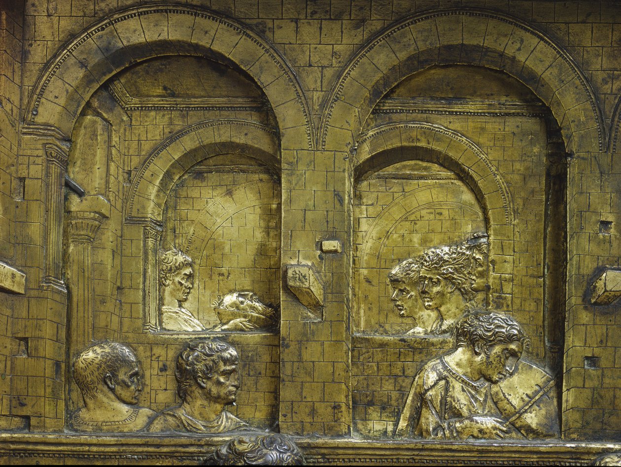 Heródes lakomája, a hátlap részlete, zenész és Salome, amint Keresztelő Szent János fejét hordozza tálcán. Jacopo della Quercia (1374-1438) által készített keresztelőmedence domborműve. alkotó: Jacopo della Quercia