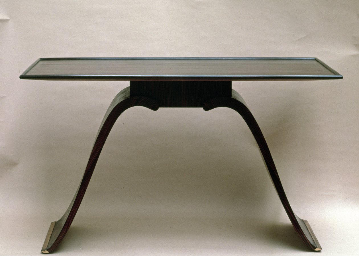 Macassin ébenfa asztal sárgaréz kötésű lábakkal, Emile Jacques Ruhlmann, 1930-32 körül alkotó: Jacques Emile Ruhlmann