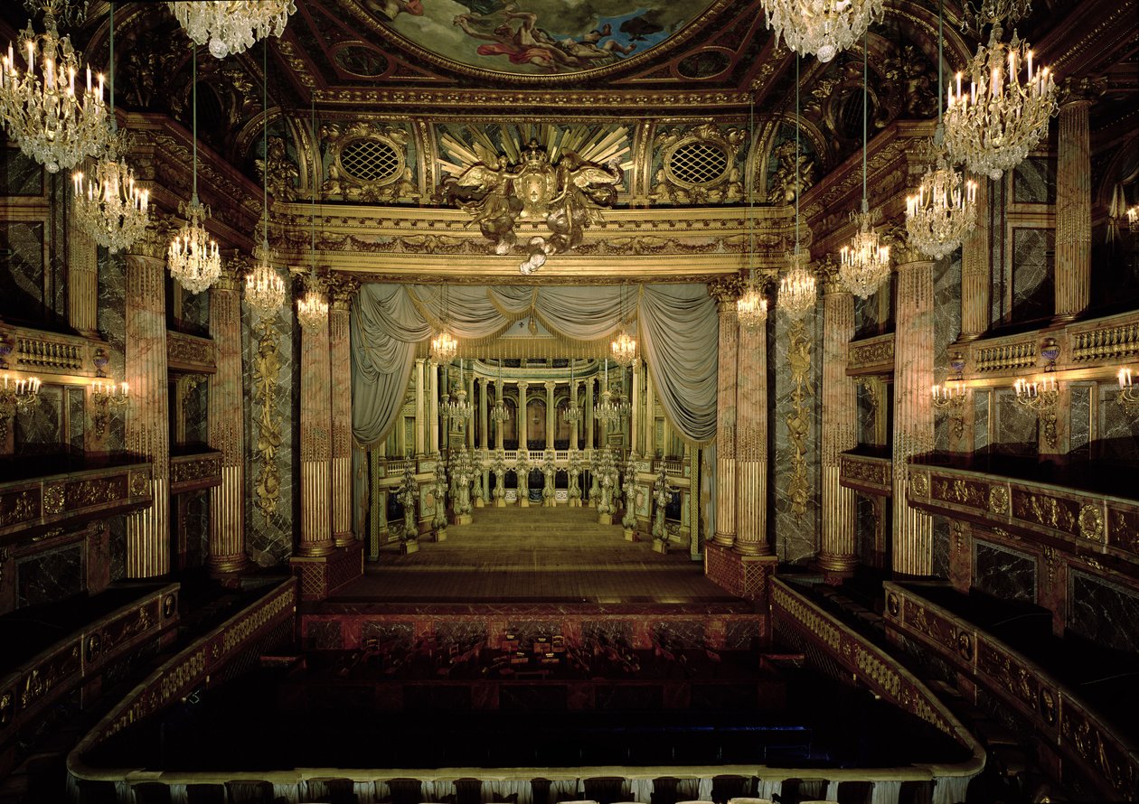 Az 1770-ben elkészült Operaház belső tere (1952-71-ben restaurálták) alkotó: Jacques Ange Gabriel