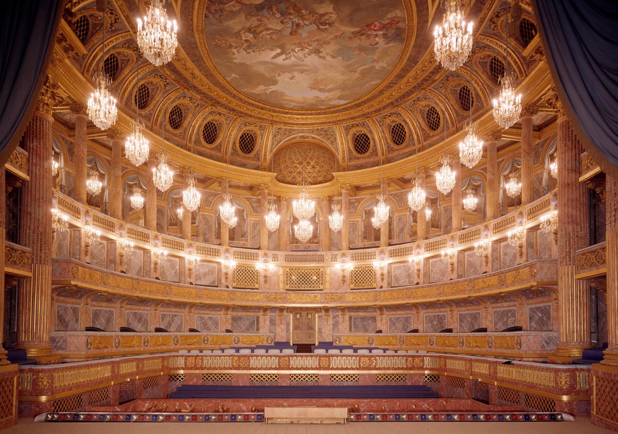 Kilátás a Versailles-i Királyi Opera belsejére, amelyet Ange-Jacques Gabriel (1698-1782) valósított meg, 18. századi Versailles alkotó: Jacques Ange Gabriel