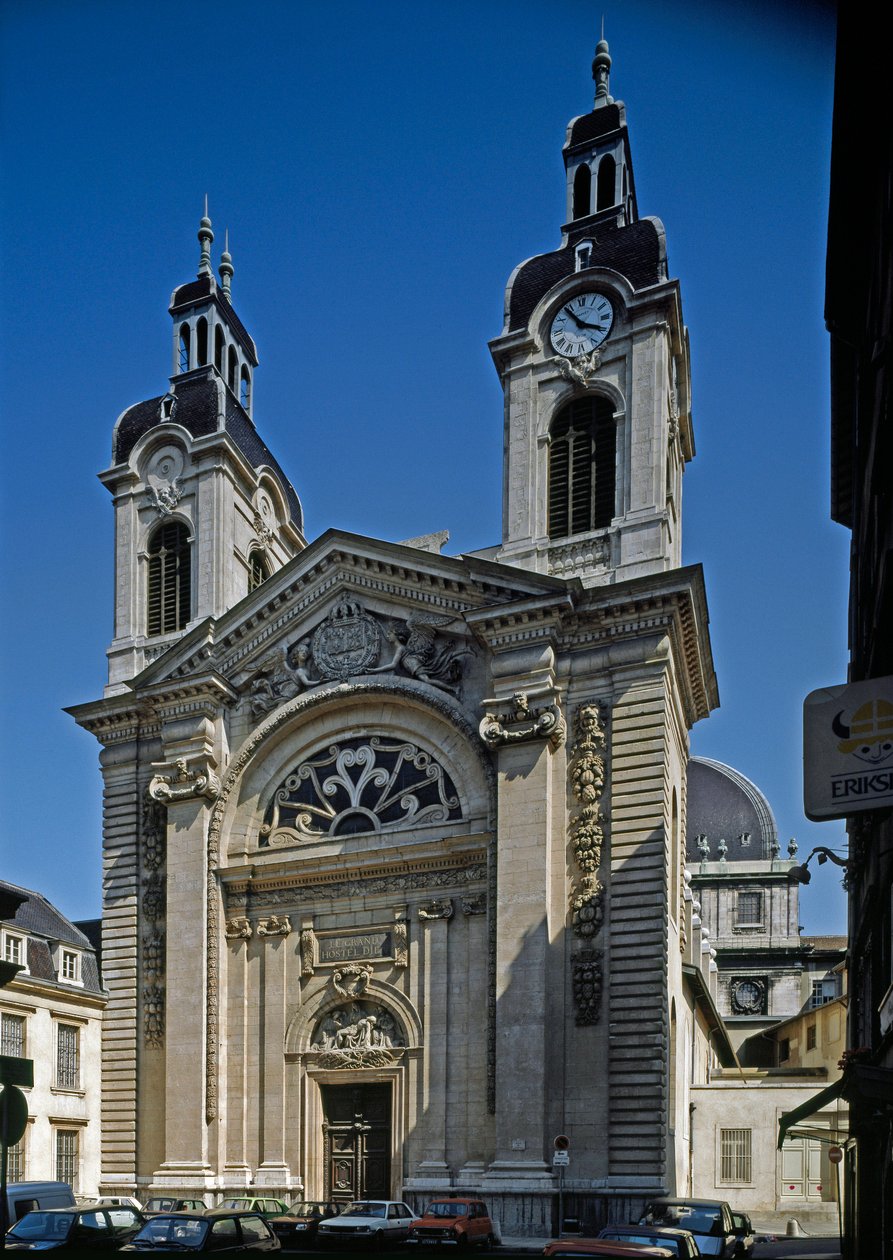 Kilátás a Hotel Dieu (Hotel-Dieu) (XII-XIII. század) kápolnájára, amelyet Jacques Germain Soufflot (1713-1780) építész tervezett újra. Lyon, Rhone alkotó: Jacques Germain Soufflot