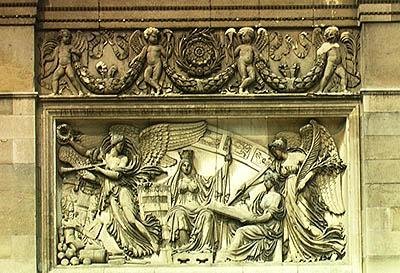 Az 1805. december 26-i presburgi szerződés aláírásának allegóriáját ábrázoló dombormű (márvány) alkotó: Jacques Philippe Lesueur