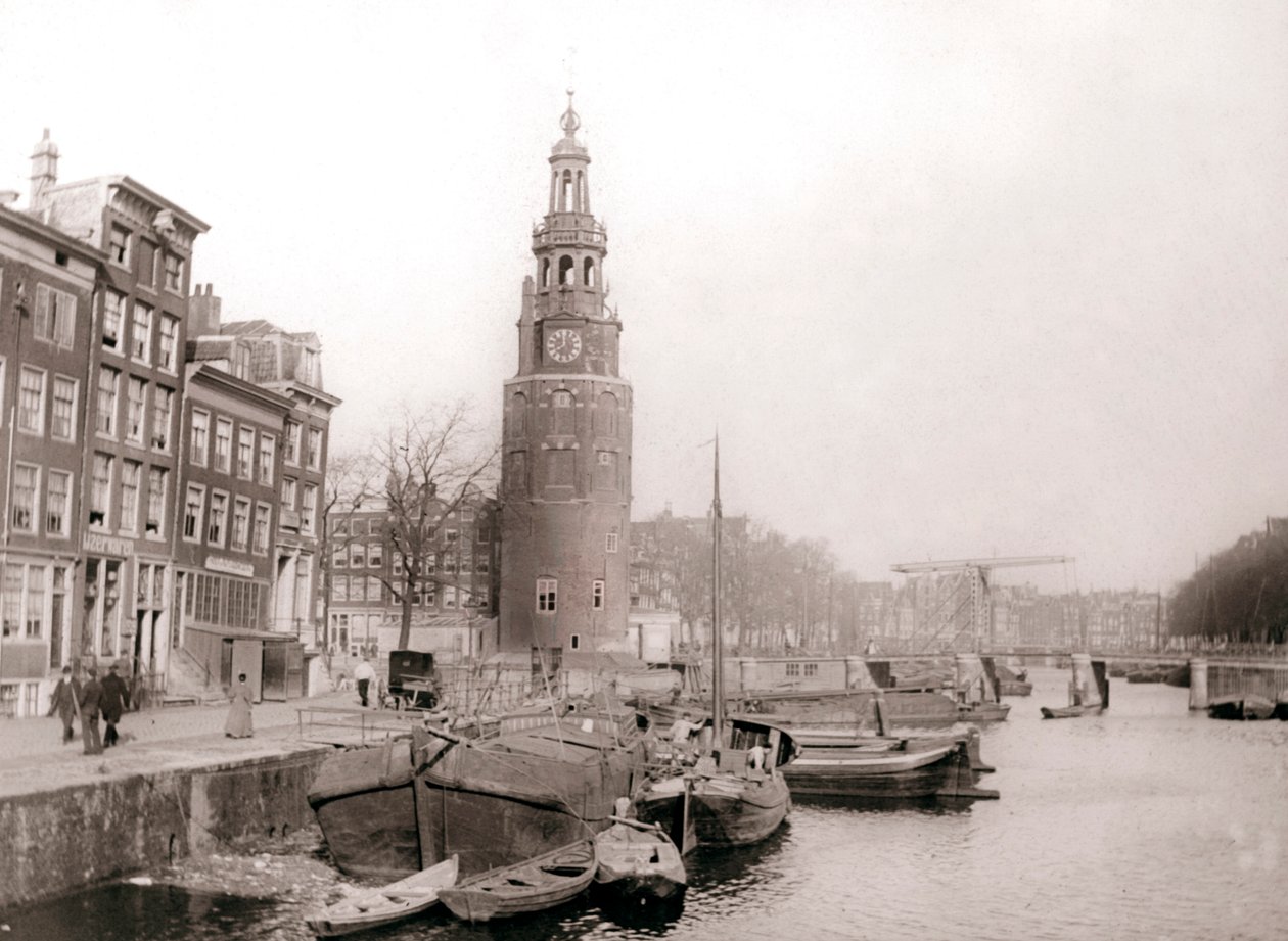 Bárkák a csatornán a Montelbaanstoren előtt, Amszterdam, 1898. alkotó: James Batkin