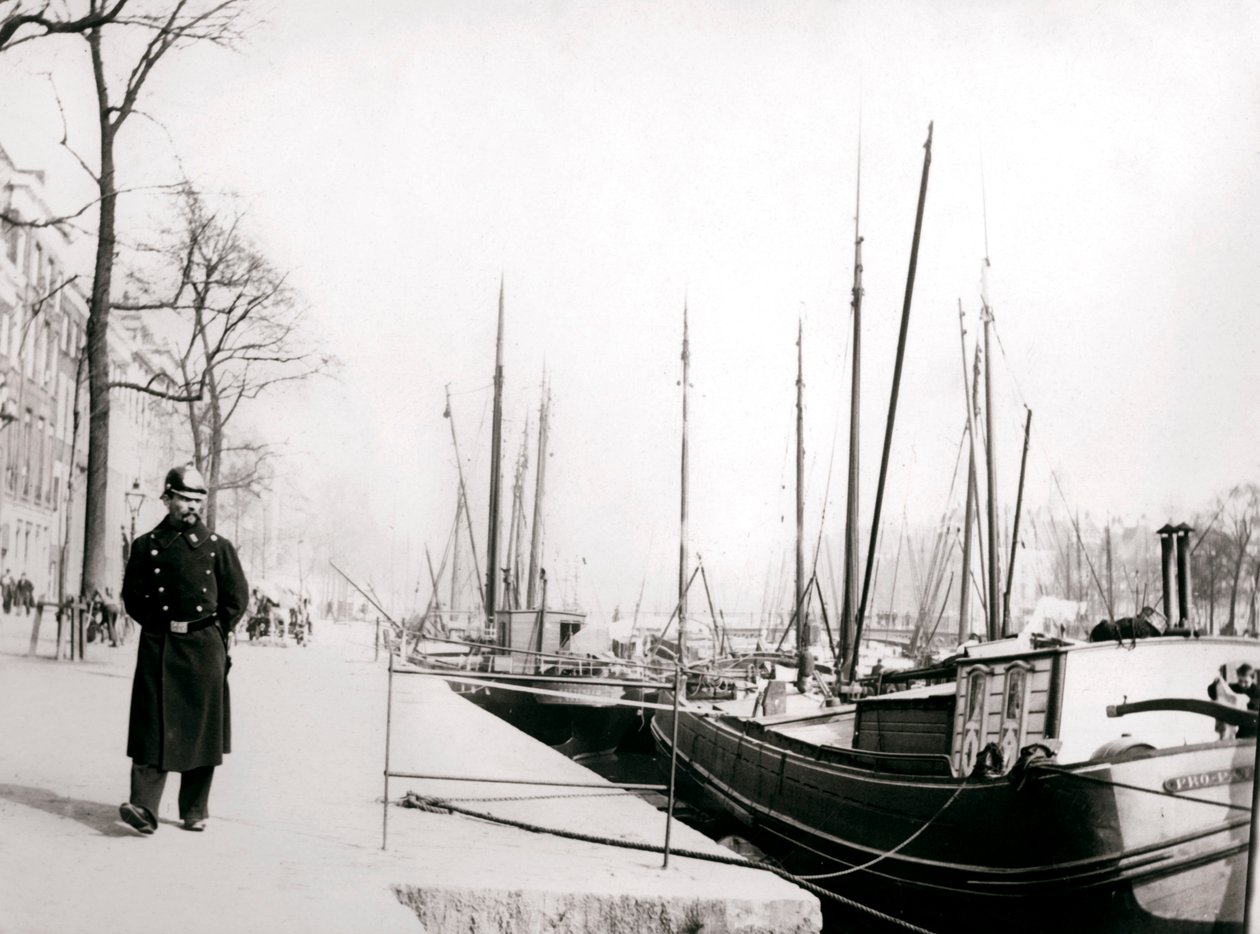 Rendőr egy csatorna mellett, Rotterdam, 1898. alkotó: James Batkin