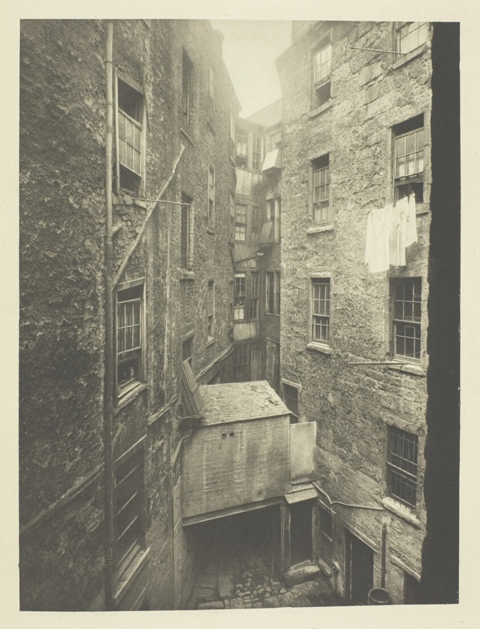 Duke Street és High Street sarka alkotó: James Craig Annan