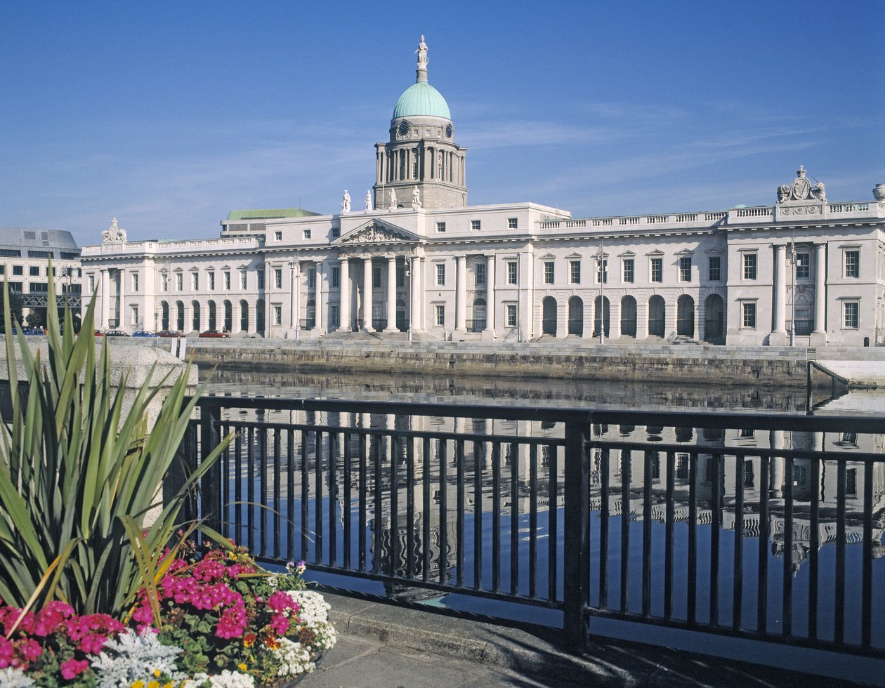 A vámház a Liffey folyón alkotó: James Gandon