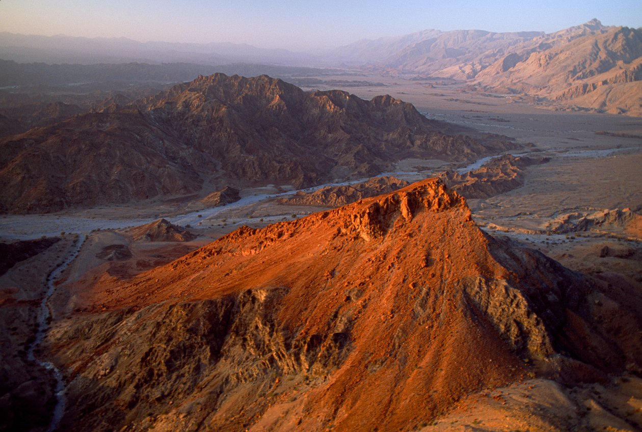 Al Jabal al Akhdar terület, Nakhl és Jabal ash Sham, Omán között. Légi felvétel. OMÁNI, ARAB FÉLSZIGET. alkotó: James L Stanfield