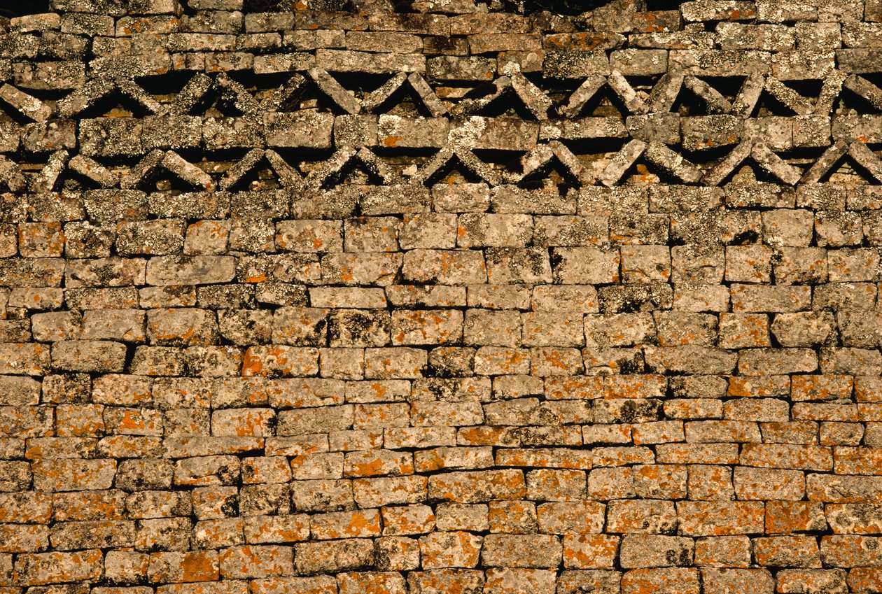 Kőfal a GREAT ZIMBABWE RUINS-nál, ZIMBABWE. . alkotó: James L Stanfield
