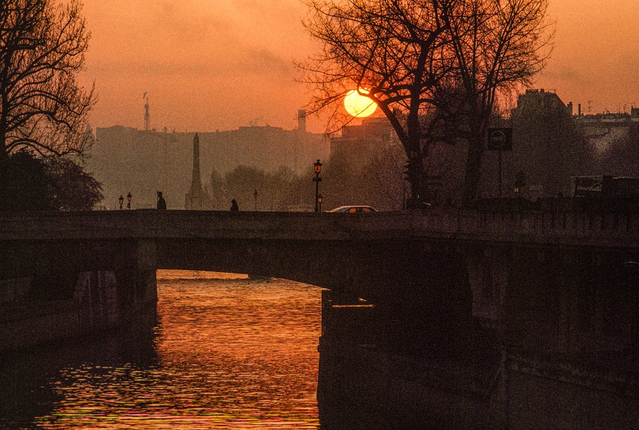 Napfelkelte a Szajna felett az Ile de la Cite közelében. PÁRIZS, FRANCIAORSZÁG. alkotó: James L Stanfield