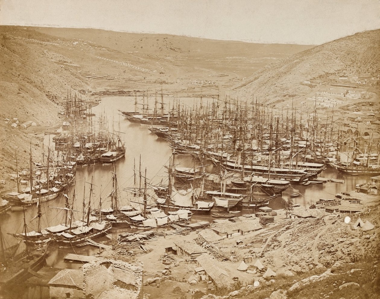 Balaklava kikötő, észak felé néz, 1856 (szépia fotó) alkotó: James Robertson