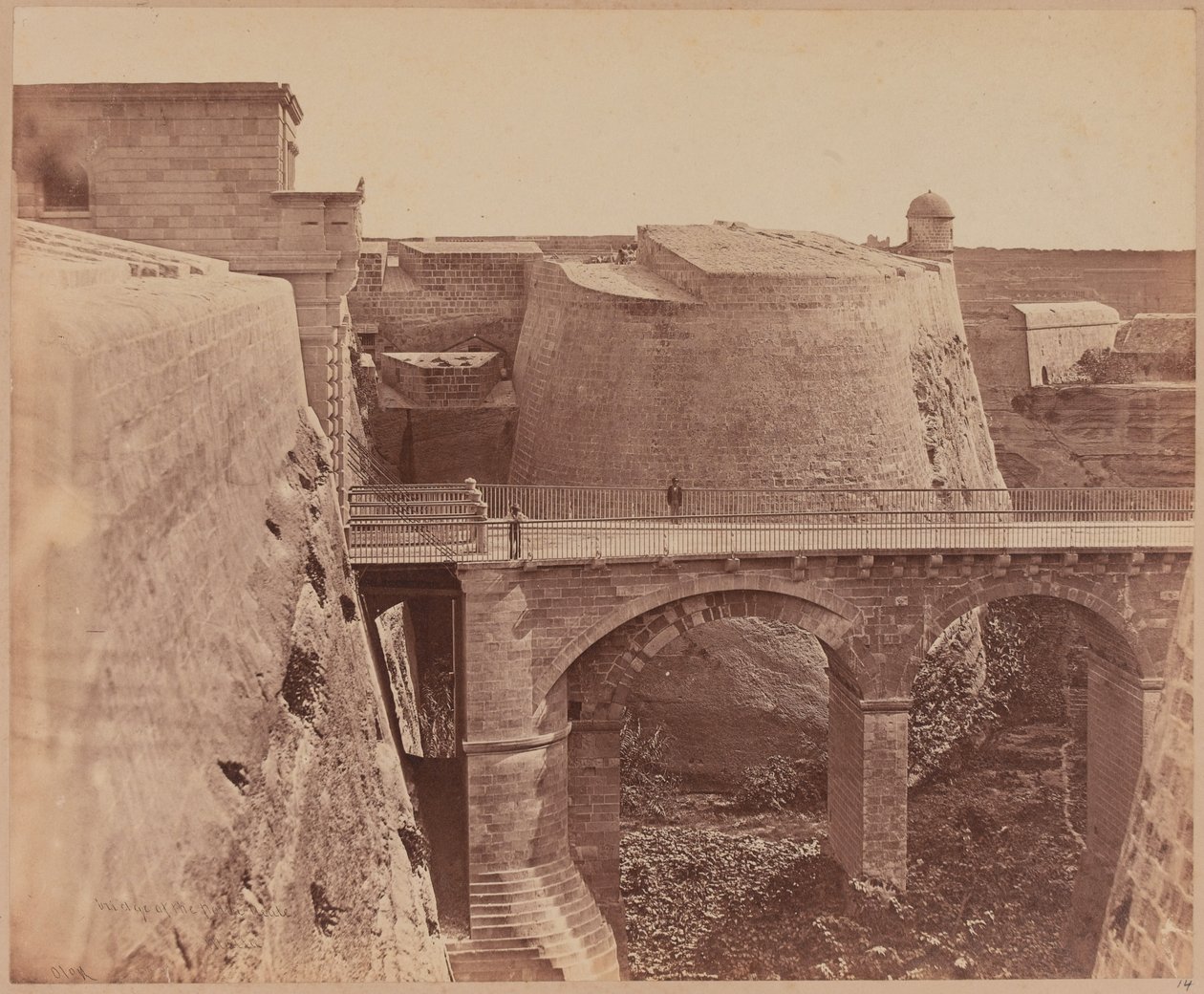 Híd a Porta Reale-nál, Máltán, 1856 körül alkotó: James Robertson