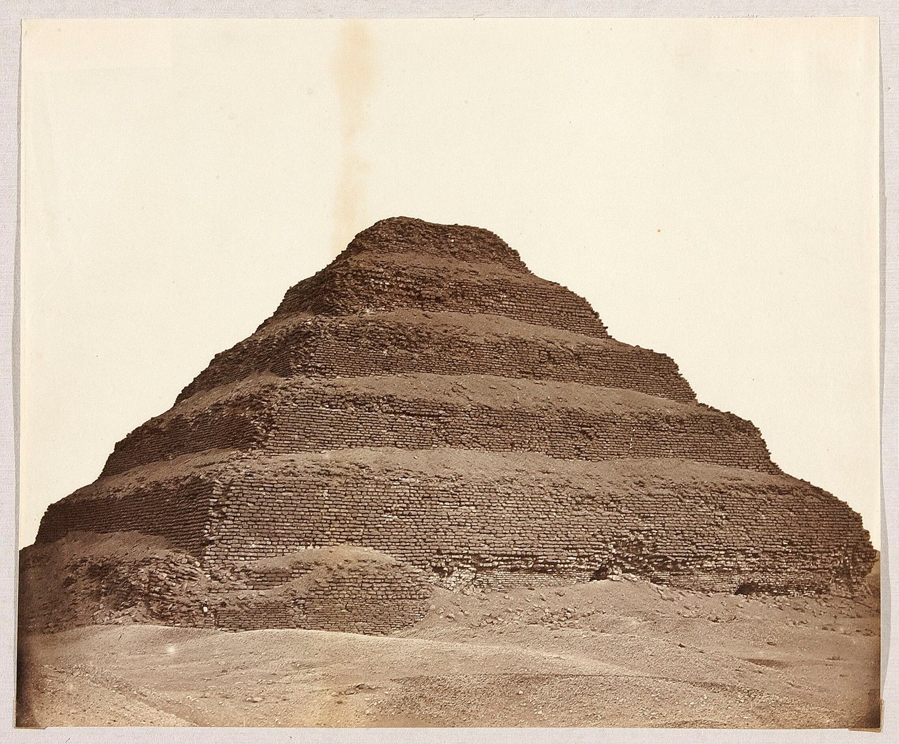 Egyiptom. Szakkara. Dzsószer lépcsős piramisa alkotó: James Robertson