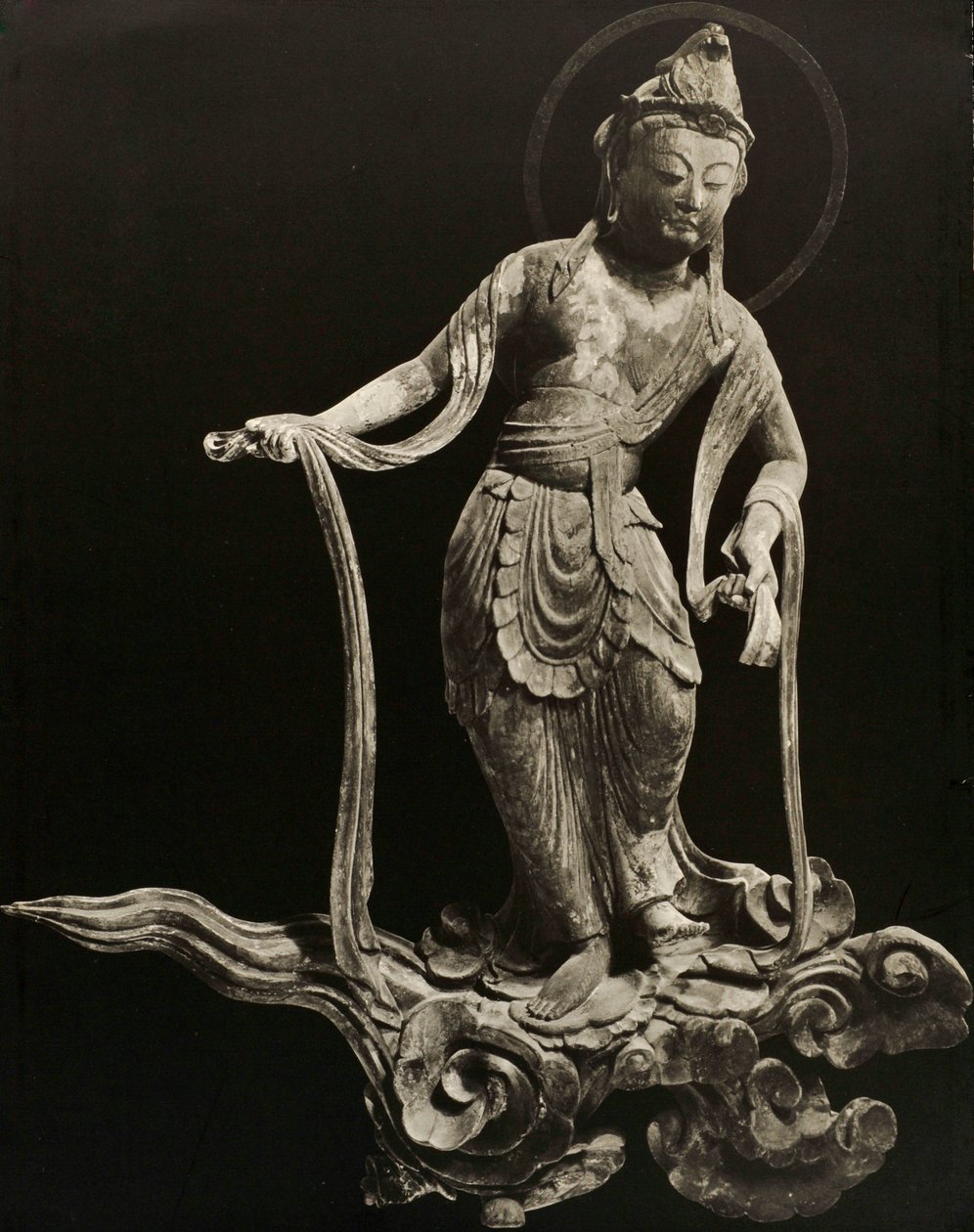 Bosatsu hangszeren játszik, a 11. századból, késő Heian-korszak, Byodo-In, Kyoto, 1950 alkotó: Japanese Photographer