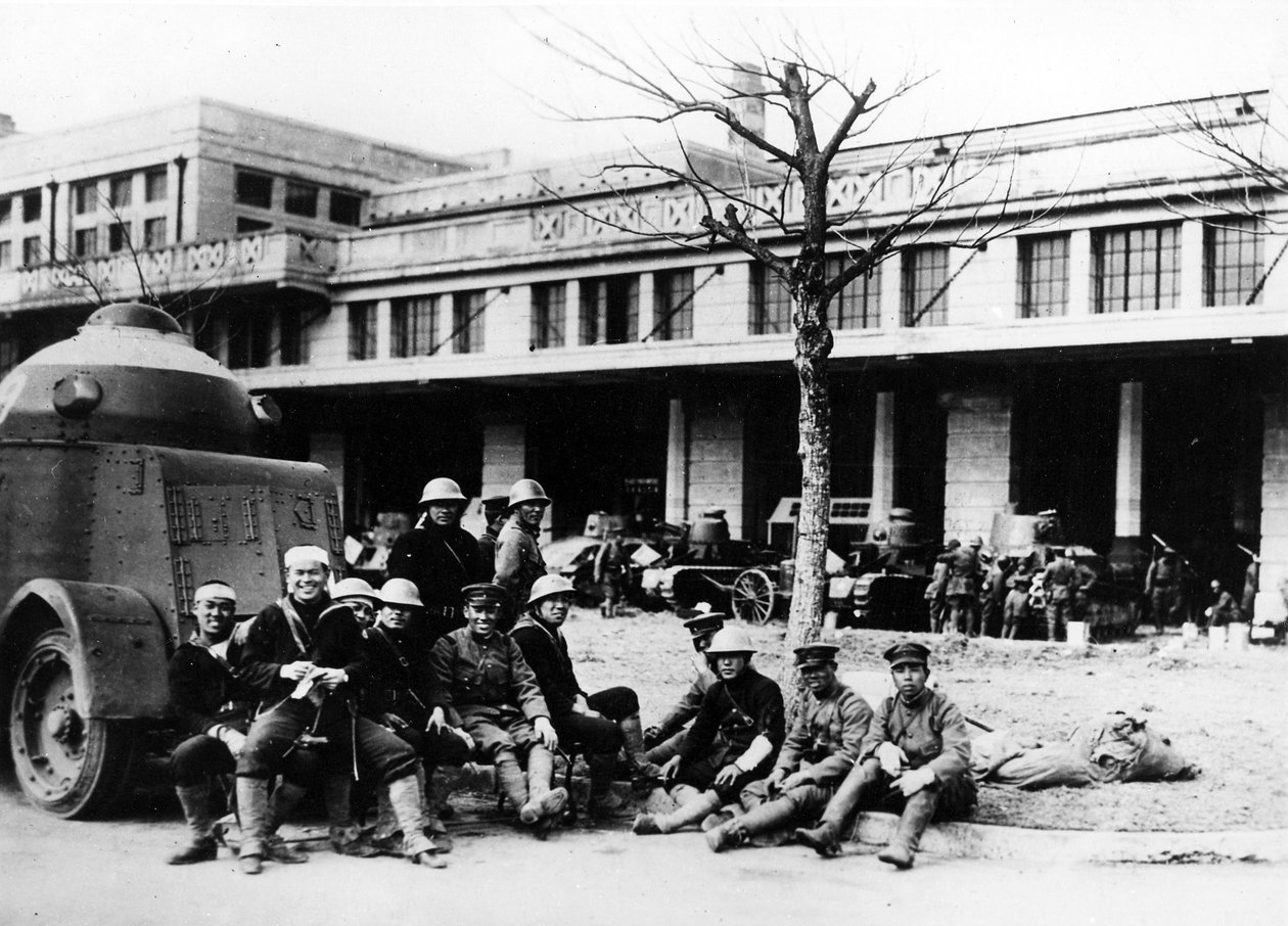 Japán katonák és tankok Kínában, 1920-40 körül alkotó: Japanese Photographer